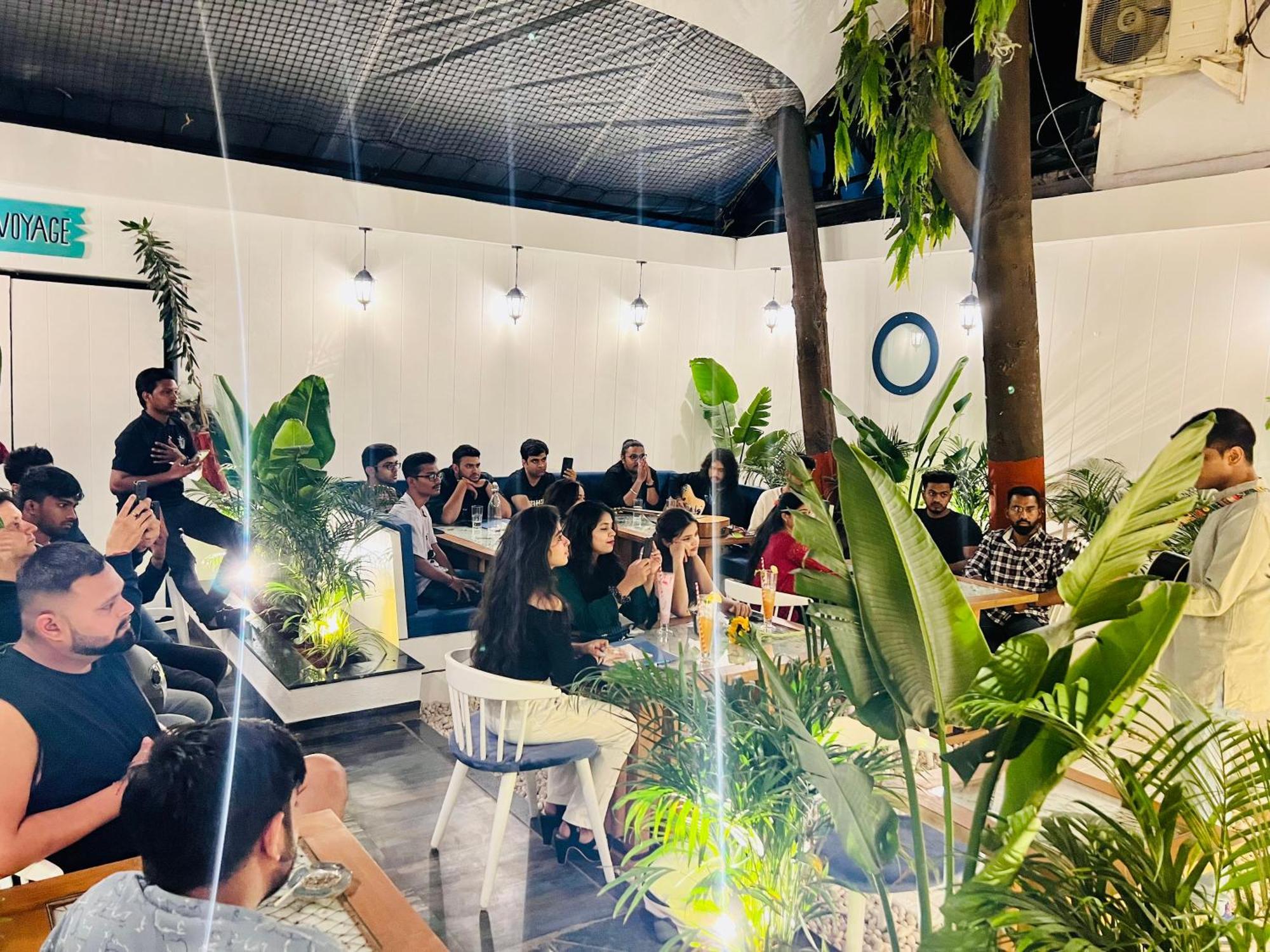 The Voyage - Cafe Hostel Cowork プネ エクステリア 写真